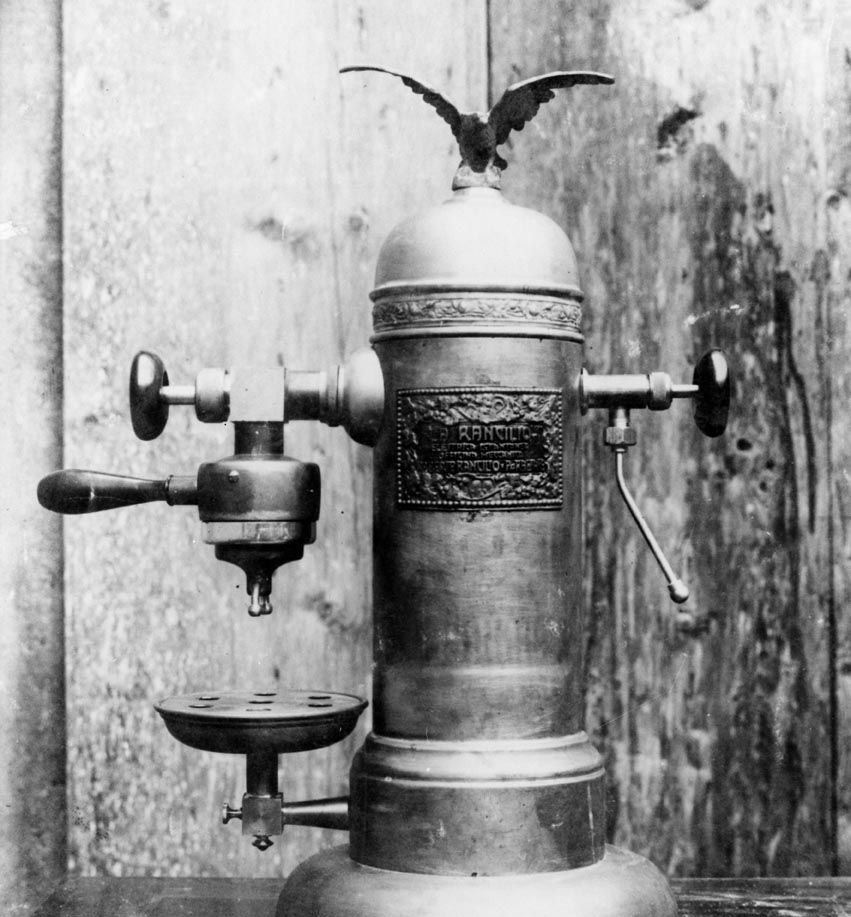 πρώτη μηχανή καφέ